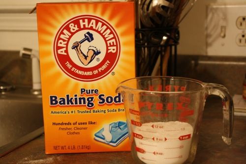 Giặt Ủi Sấy Nhanh Bwash 18 GiatSayNhanh tay quan ao bi dinh mau bang Baking Soda